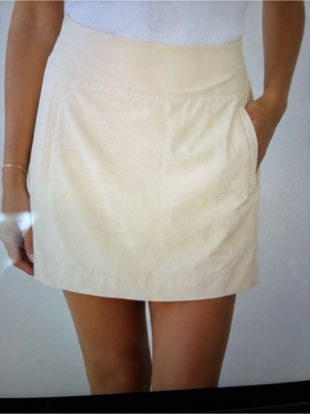 Athleta soft yellow skort with Pockets